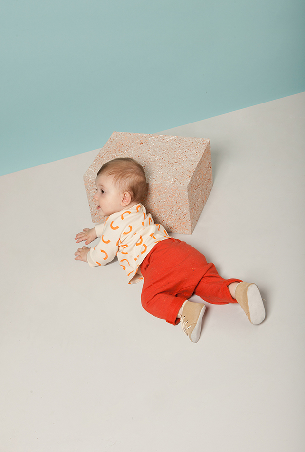 Set design for toddler clothes by Akatre design studio, Paris