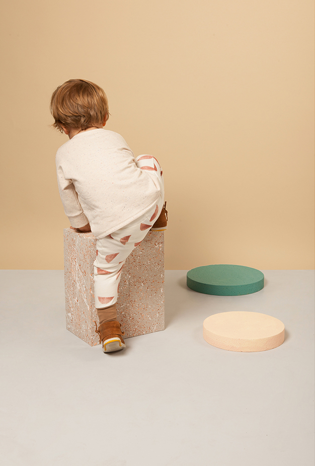 Set design for toddler clothes by Akatre design studio, Paris