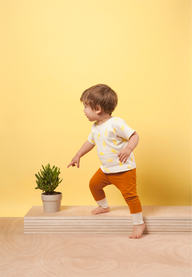 Set design for toddler clothes by Akatre design studio, Paris