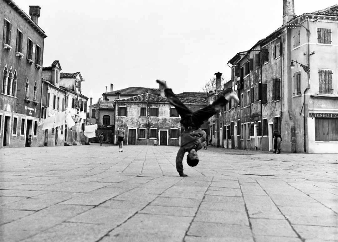 Piergiorgio Branzi | Piazza Grande, Burano, Venezia 1954 | Black & White Photography
