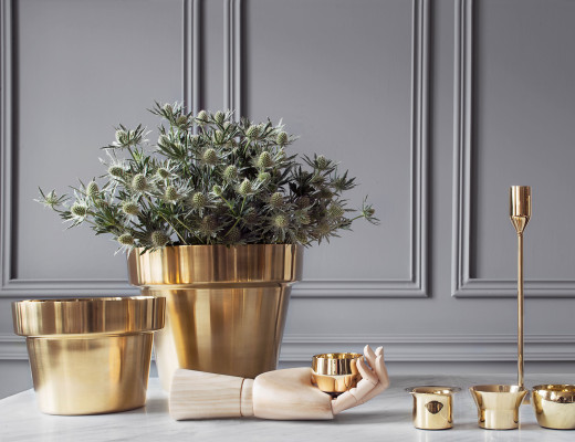 Golden planters made of brushed brass by Skultuna | Accessories for the home