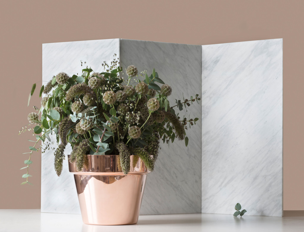 Copper planters made of polished brass by Skultuna | Accessories for the home