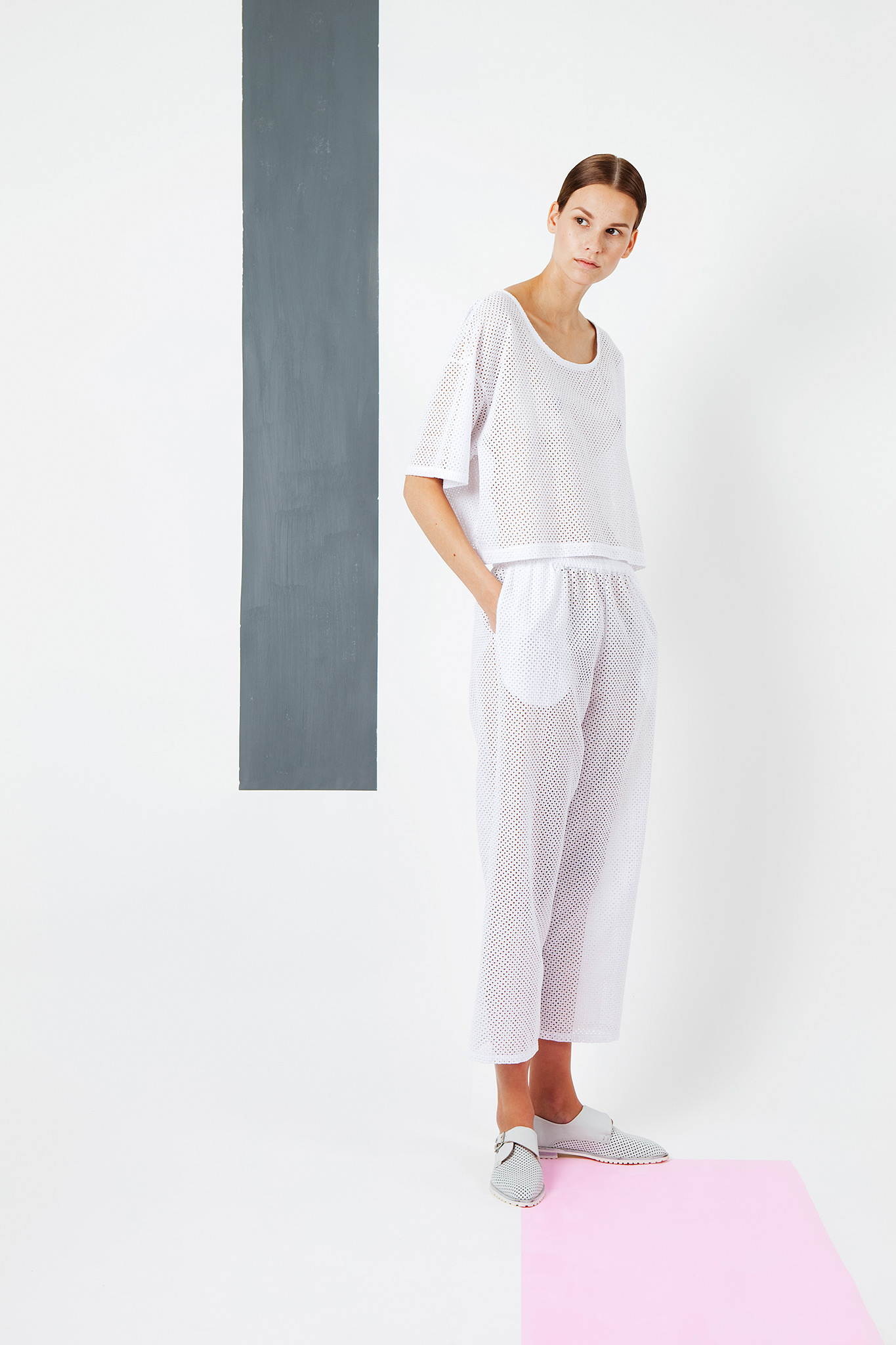 Arela | white summer t-shirt & trousers