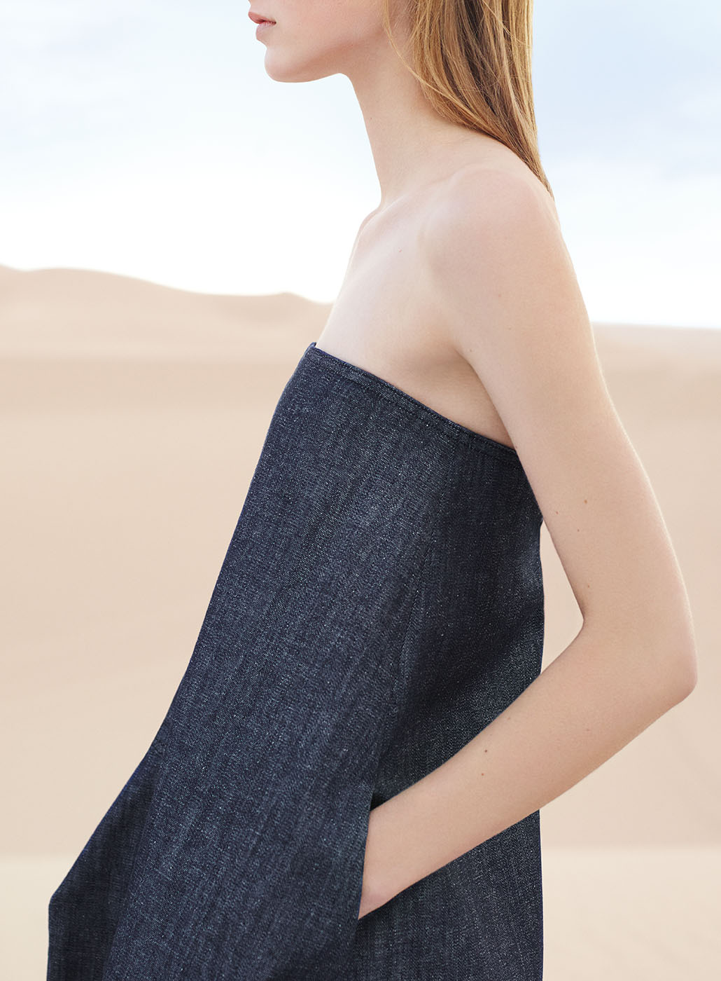 COS summer campaign | minimalistic fashion shooting in the desert