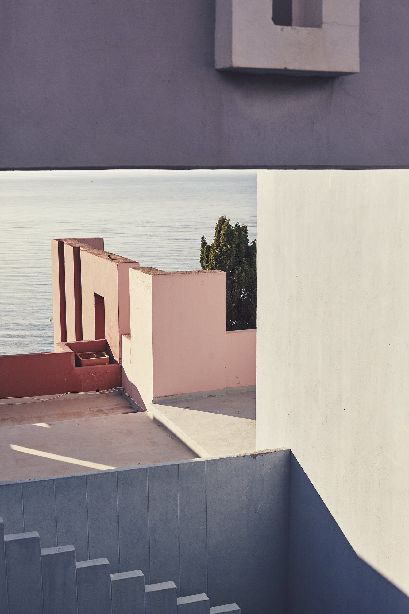 La Muralla Roja | Colors in Architecture