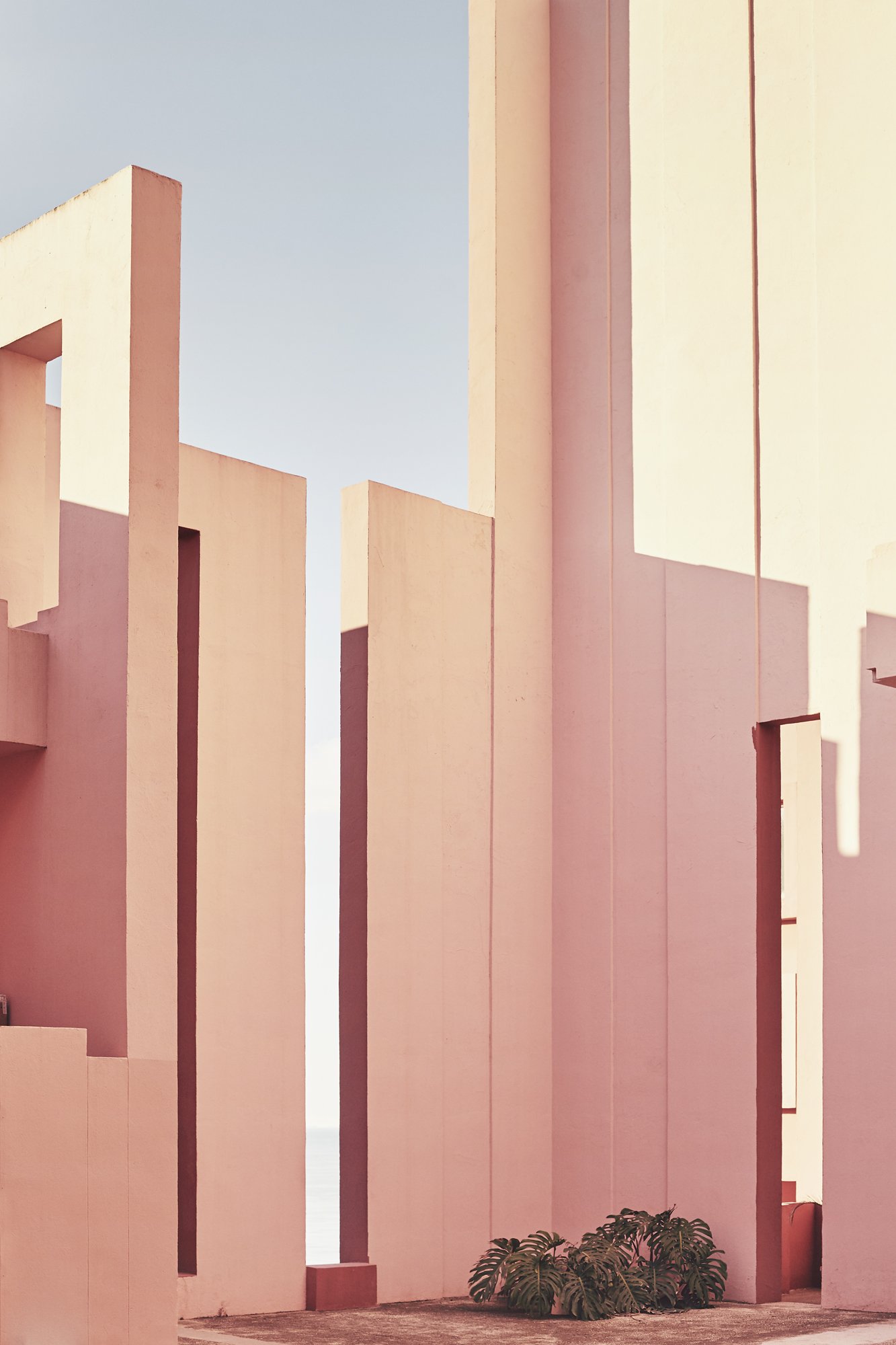 La Muralla Roja | Colors in Architecture