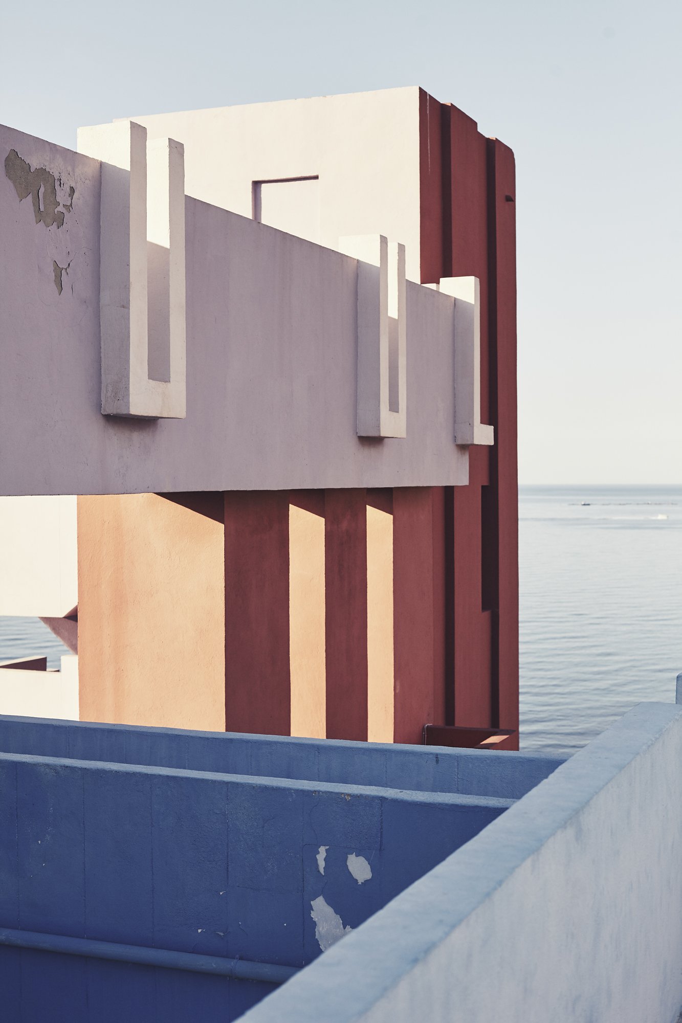 La Muralla Roja | Colors in Architecture