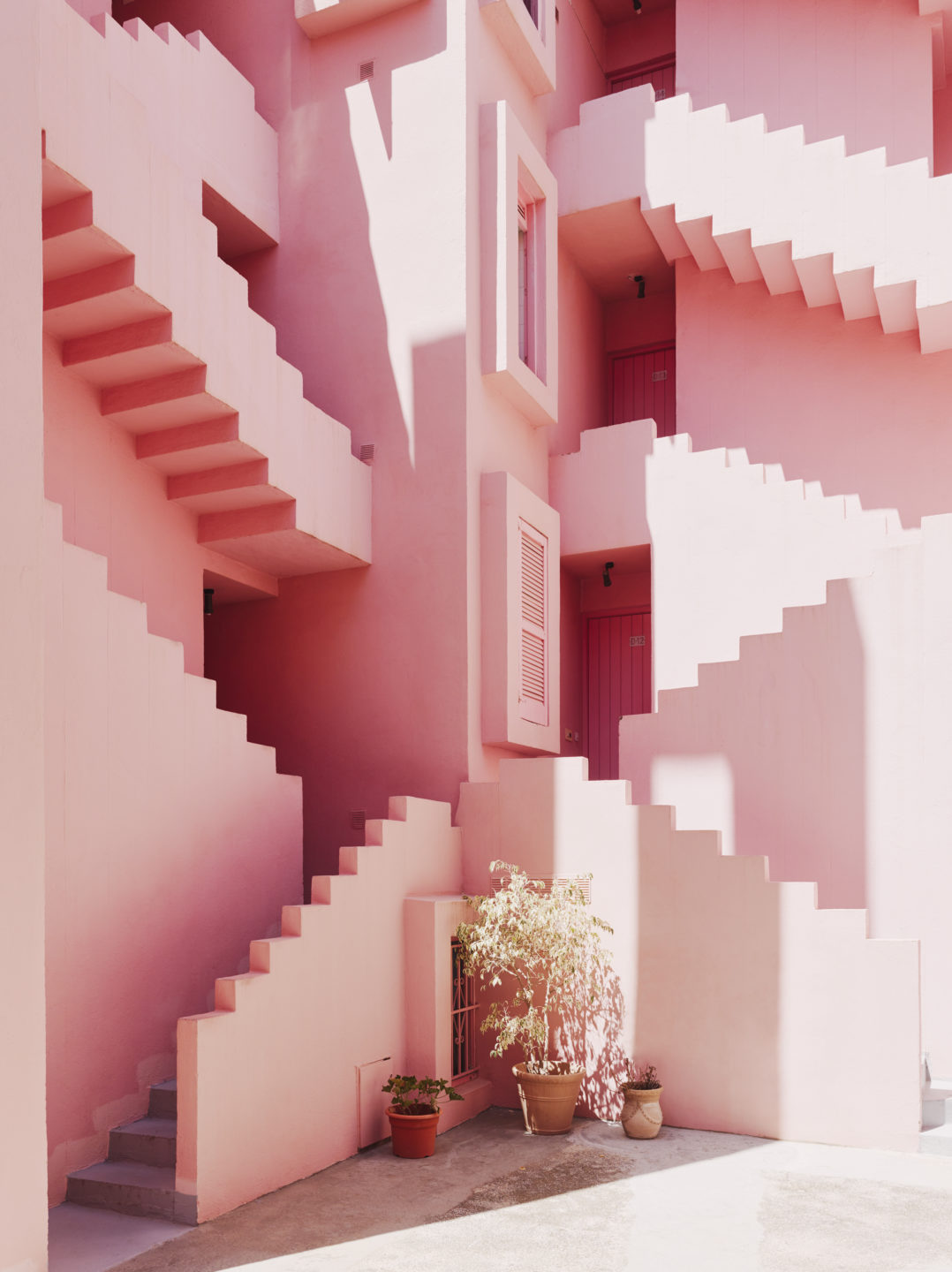 La Muralla Roja | Pink in Architecture