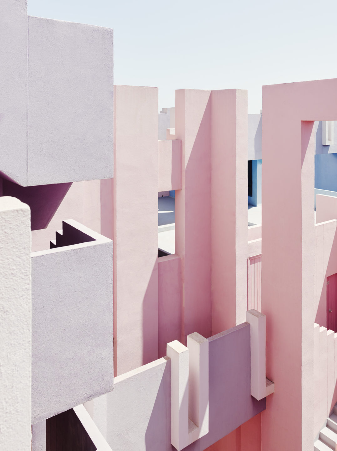 La Muralla Roja | Colors in Architecture