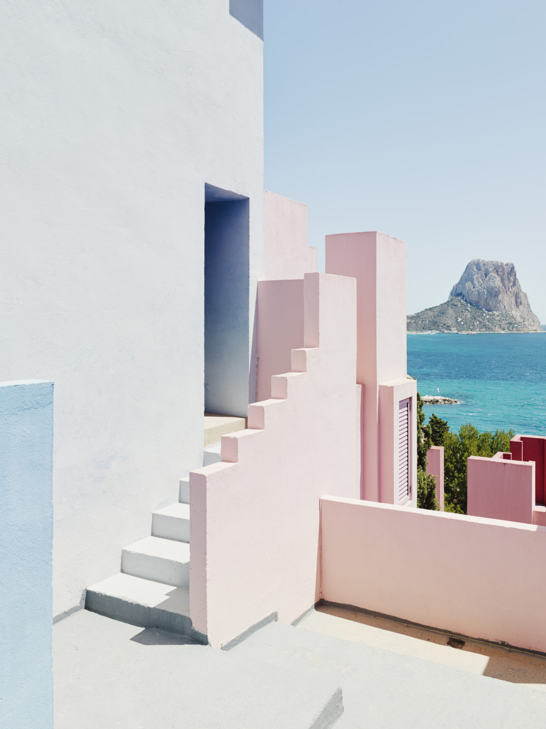 La Muralla Roja | Colors in Architecture