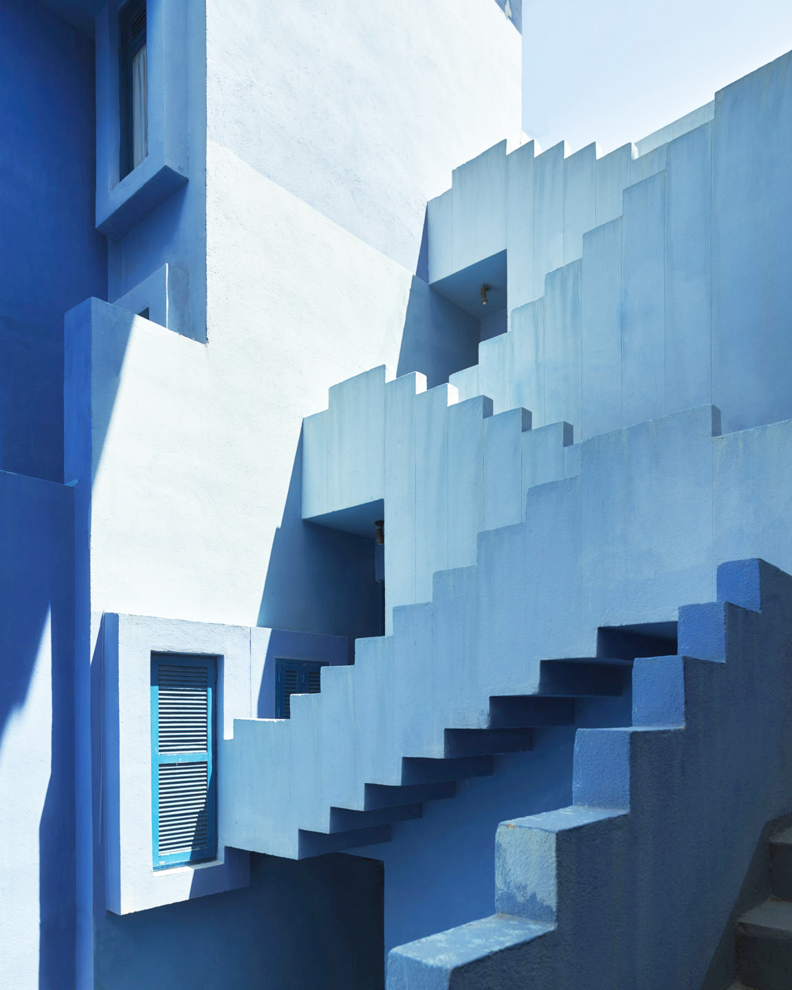 La Muralla Roja | Colors in Architecture